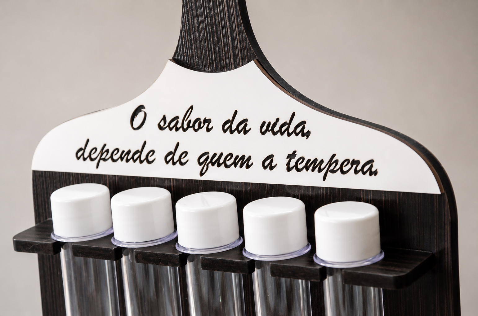 Porta Tempero ¨O Sabor Da Vida Depende De Quem A Tempera¨ - Imagem 4